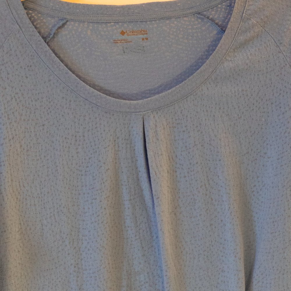 Lightweight blue Columbia top long sleeve